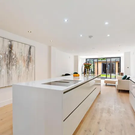 Privat bolig To Rent In Modern House,central Location *