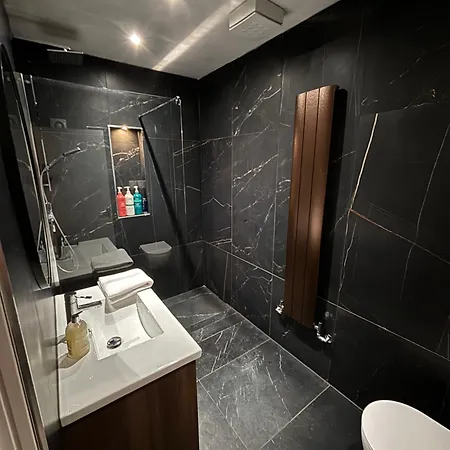 To Rent In Modern House,central Location