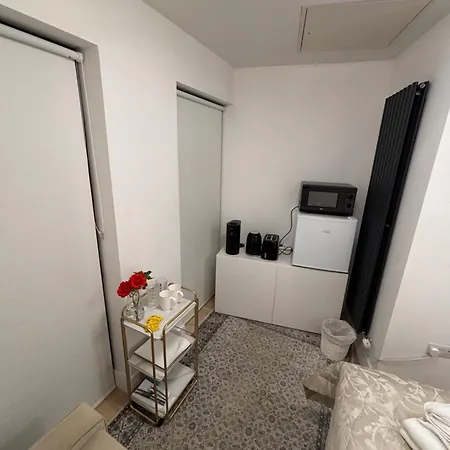 To Rent In Modern House,central Location