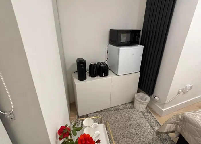 To Rent In Modern House,central Location Проживание в семье *